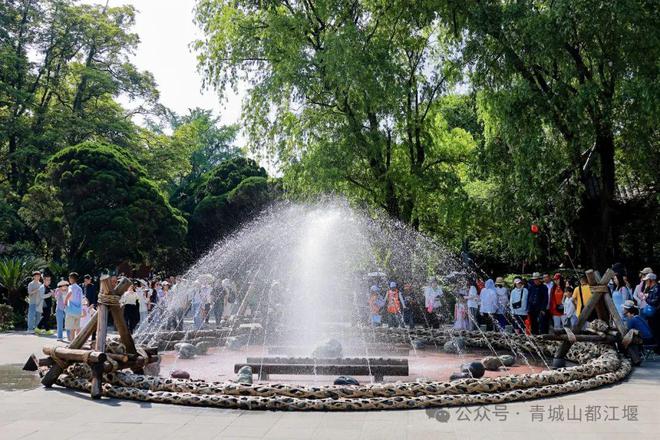 都江堰太火爆NPC白娘子被求合影到宕机九游会j9ag顶流实锤！这个五一青城山(图22)