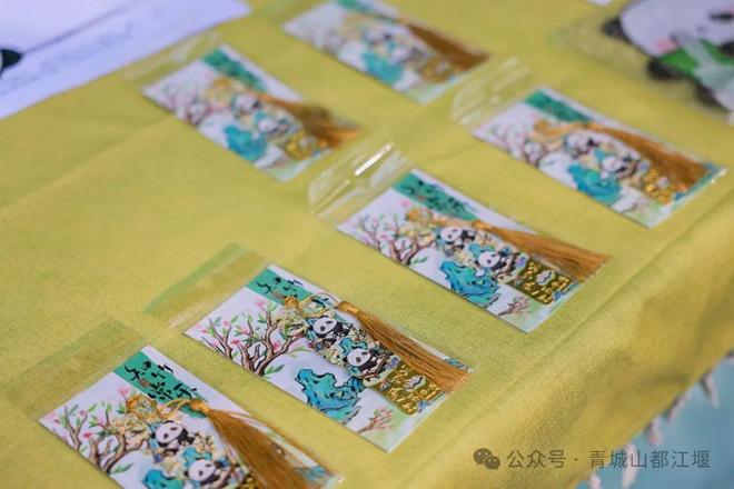 都江堰太火爆NPC白娘子被求合影到宕机九游会j9ag顶流实锤！这个五一青城山(图27)
