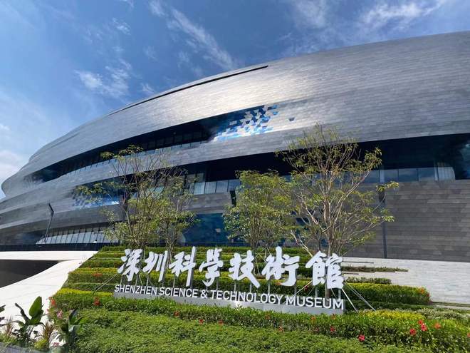 ！四大展厅 950 个项目玩一天都不够九游会j9登陆深圳科技馆开馆首日挤爆(图2)